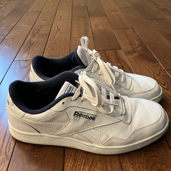 White Reebok sneakers. Size 9.5 mens - Picture 5 of 5